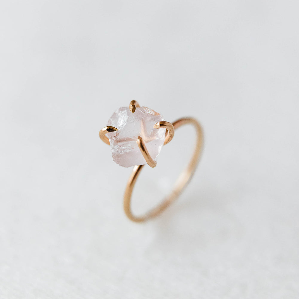 Raw rose quartz gemstone ring - luxe.zen