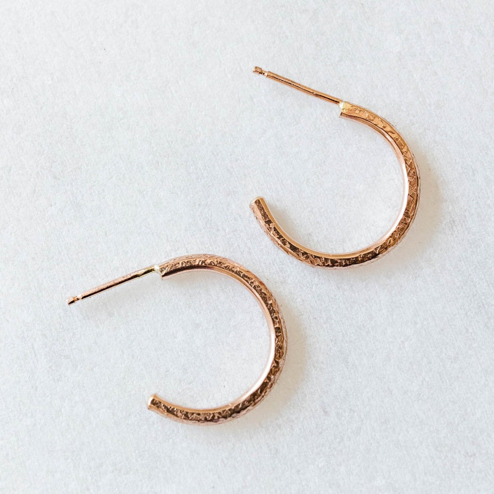SAMPLE - Feather texture hoop earrings