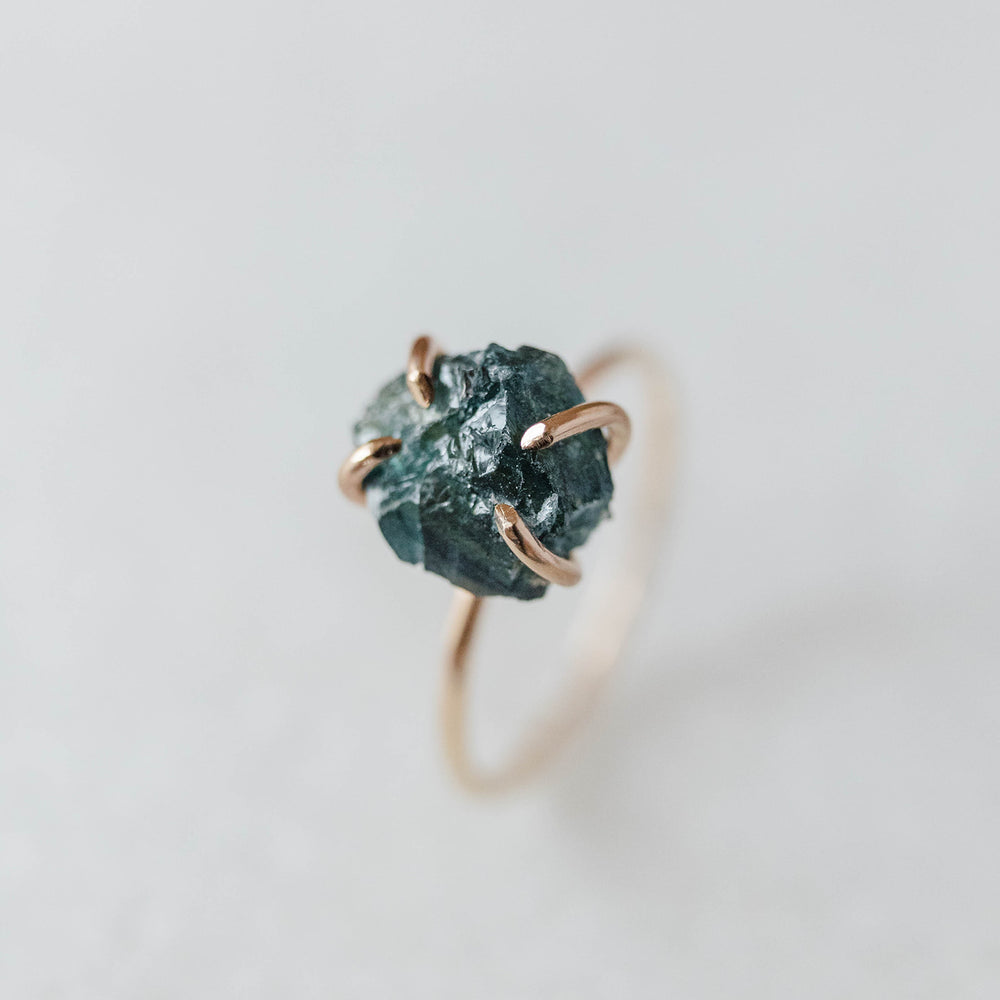 Raw blue-green sapphire gemstone solitaire ring - luxe.zen