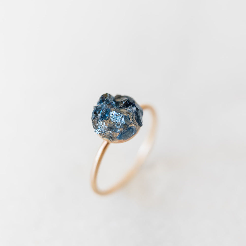 
            
                Load image into Gallery viewer, Raw sapphire mosaic gemstone ring - luxe.zen
            
        