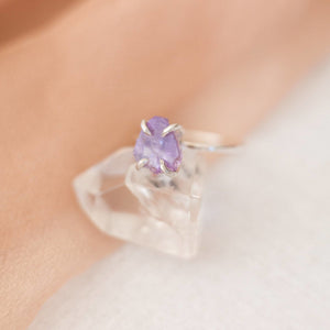 Raw amethyst gemstone ring - luxe.zen