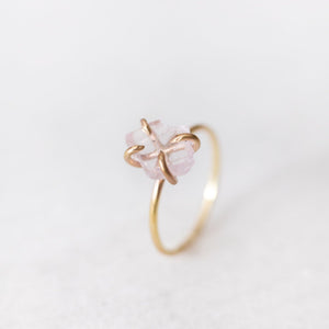 Raw morganite gemstone ring - luxe.zen