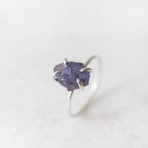 Raw sapphire ring - luxe.zen