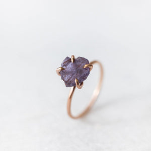 Raw sapphire ring - luxe.zen